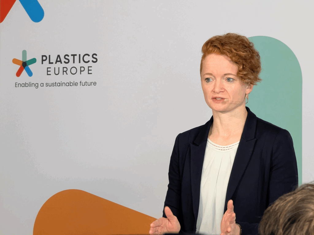 Eine neue Pilotstudie des Landesamts für Natur, Umwelt und Klima (LANUK) findet Mikroplastik im Rhein, zwischen Bonn und Duisburg. Das sagt die Inustrie.