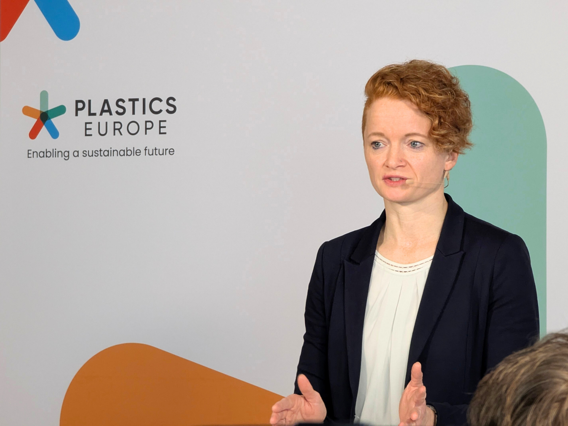 Eine neue Pilotstudie des Landesamts für Natur, Umwelt und Klima (LANUK) findet Mikroplastik im Rhein, zwischen Bonn und Duisburg. Das sagt die Inustrie.