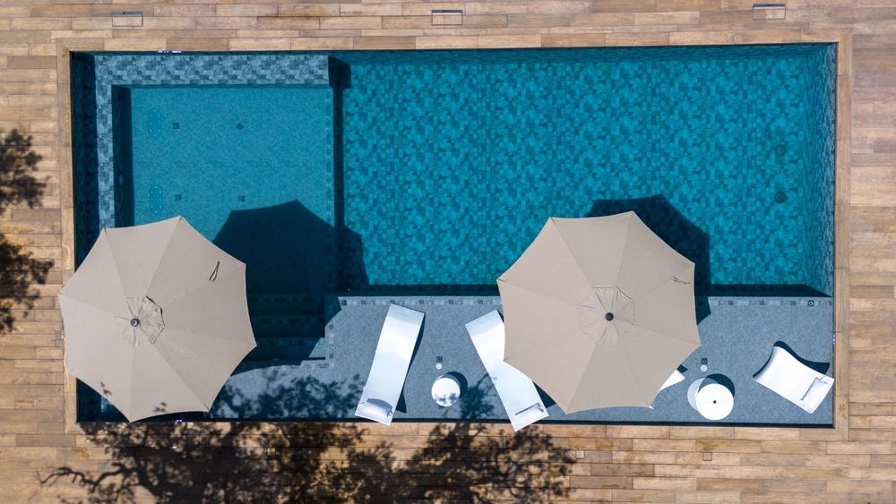 French film and membrane producer CGT ALKOR manufactures a reinforced pool membrane using bio-circular PVC from Vynova, which is made with ethylene derived from waste and residues of biological origin. The membrane consists of two layers of high-quality PVC film reinforced with a woven polyester mesh, ensuring perfect waterproofing while offering a lower carbon footprint than conventional pool liners. © CGT Alkor